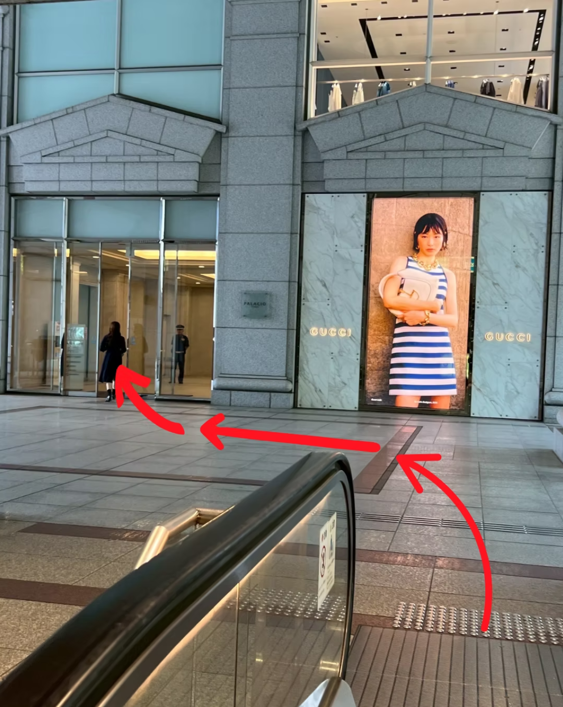 ③地上左手の建物11Fへ